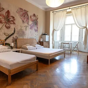 Hostel Trzy Kafki Private, Krakow